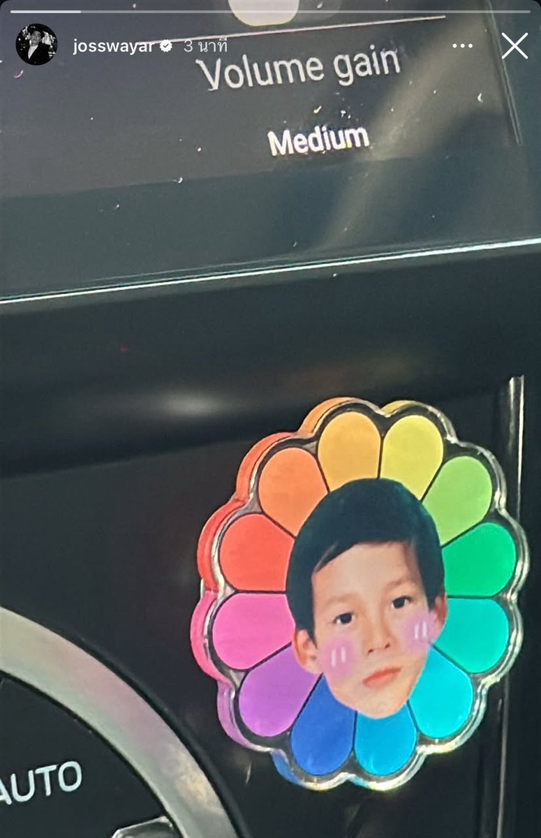 apriley__jg's tweet photo. GUYS 😭 I’m crying.. their bond is so beautiful 🥹

Remember during last year Mother’s Day, we wondered whose car is this, cuz it’s clearly not Joss or Gawin’s cars?

Turns out it’s Gawin’s mom’s car (Tala posted a story today), which means JossGawin together with Mommy Duck really went out for lunch for Mother’s Day last year 🥹

(And maybe with Khun Mae Sao and we’ll never know)
#JossGawin #จอสกวิน