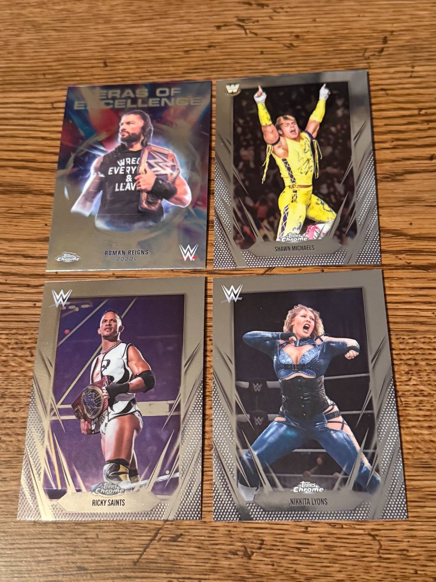 Radiocom1G's tweet photo. Topps Chrome WWE Trading cards Box 2 Pack 5 of 7 https://t.co/0LBFMOnoUM