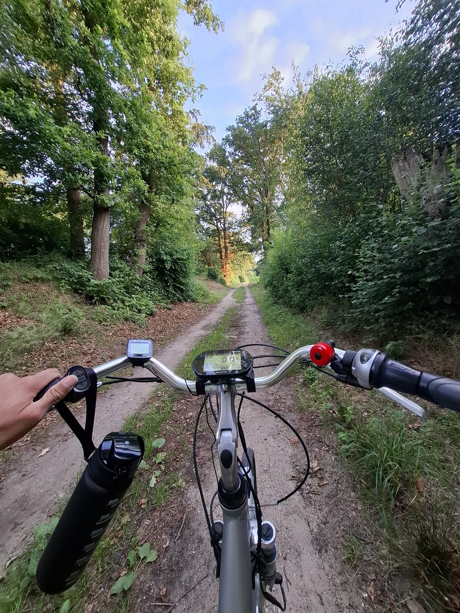 gph1228's tweet photo. Oh, how I miss biking. 
Now I can ride with you again.😘🚲
Let’s get to work and be grateful for what we have.
Have a lovely Tuesday.
Einen schönen Dienstag.
🫶🏽🍀☀️😘✌🏾
#tuesday #grateful #pflege mit❤️ #biketowork #biking #keepgoing https://t.co/392ZTxhE6R