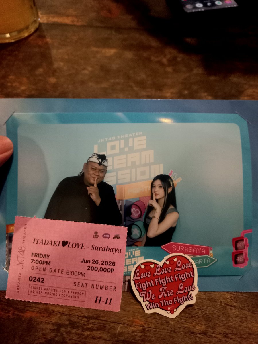 kutucomel's tweet photo. Makasih kakaknya Ebeettttt, asli gaunnya mewah banget https://t.co/mRwTdbYQ4E
