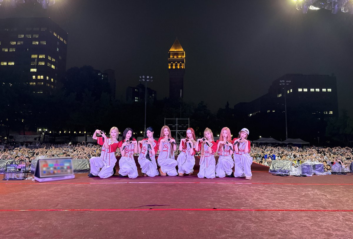rohyunv's tweet photo. hearts2Hearts at 세종대!❤️ https://t.co/bOYRyHuWuq