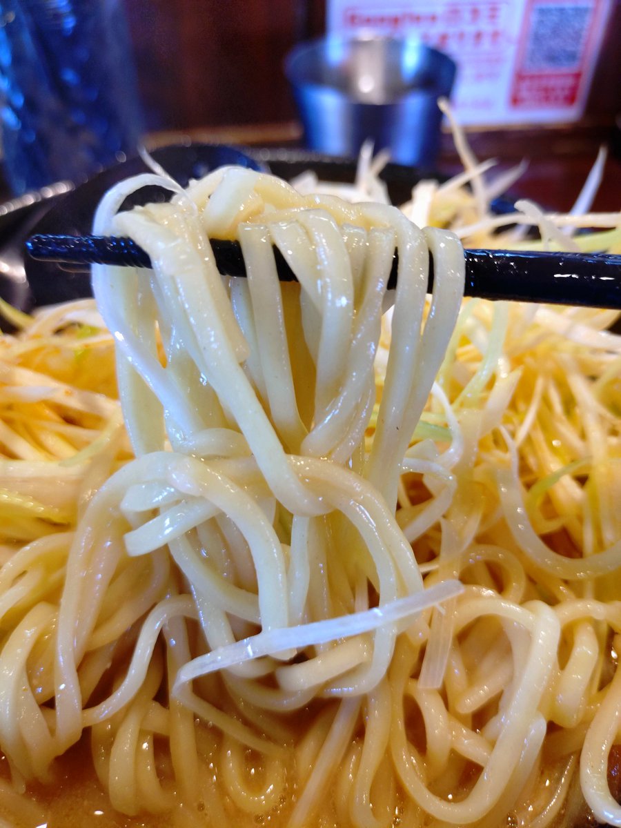_JETHY's tweet photo. 麺屋幡弘前店
ネギ味噌大盛
甘いけどくどくない味噌とおそらくラー油とかで和えたネギがいい感じ。ネギは増してないです。
もちっとした細麺寄りの中太麺が少しどろっとしたスープによく合います。
昔たまにここに来てつけ麺食べてたけど今になってネギ味噌いいねって思うようになってきた😁 https://t.co/ACPELvUeOw