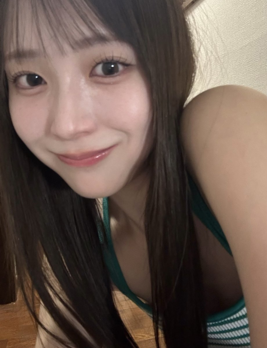 iruliuuu's tweet photo. 我最近整个掉进相机的世界，
超沉迷于拍原始照片然后再自己调出氛围感色调。 https://t.co/Ks3YryQaF4