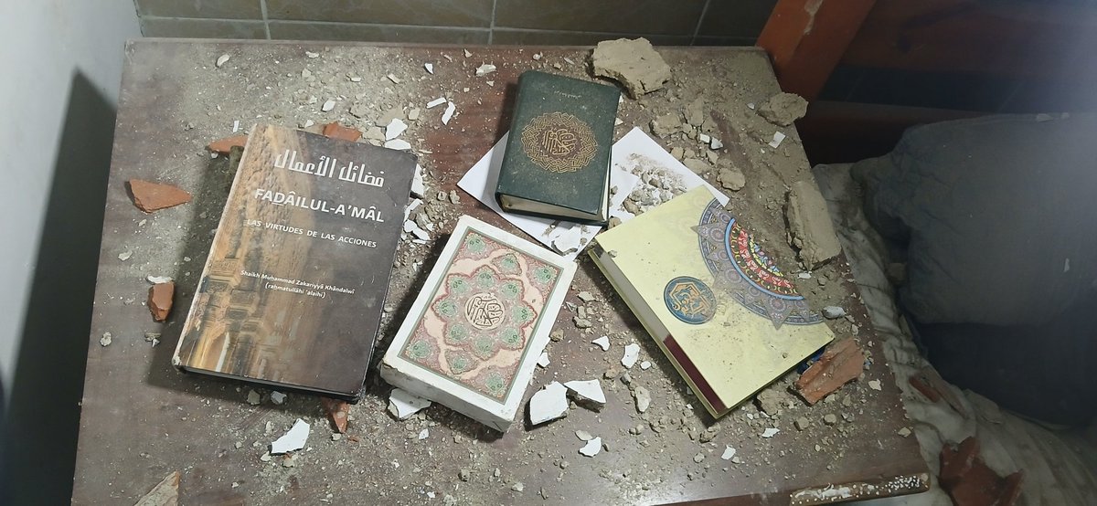 EUTIMIA_'s tweet photo. El terremoto en venezuela destruyó mi habitación y hogar. Pero la palabra de Allah el más Grande esta intacta.
Jazakallahu khairan por las ayudas internacionales a los musulmanes que estamos aqui. Que Allah les conceda el rango mas alto en Jannah https://t.co/govx8Ea3zT
