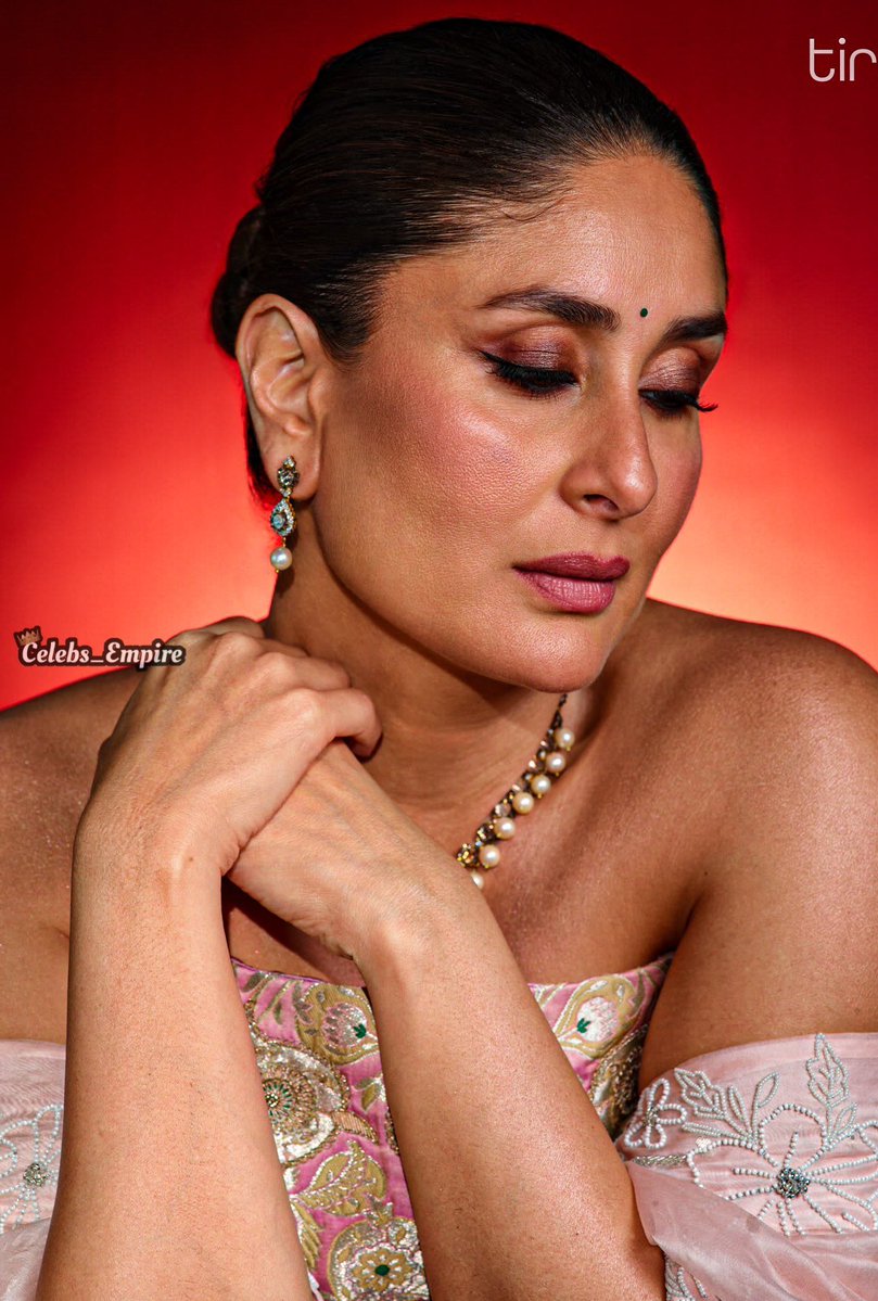 sportsbazzT20's tweet photo. ☆ Kareena Kapoor Khan ☆ https://t.co/SDP5tLL9GP