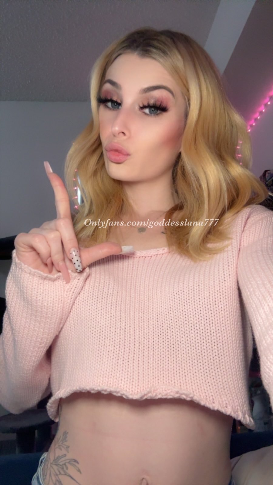 Let’s play you l0sers buy the most expensive thing on my wishlist you can afford so that we break you in one buy💵😵‍💫🧎🏻‍♂️💰😏😋 Faveee game🖤✨ https://t.co/TjlRsPING9