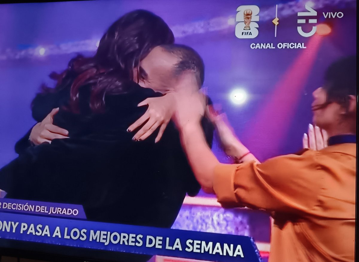 scar_Nam7's tweet photo. Cony la mejor de la noche, puedo ir a dormir en paz, estoy feliz por ella y Angelo 💖 

#FiebreDeBaileCHV 
#GranConstanza https://t.co/OrC8zZsf6e