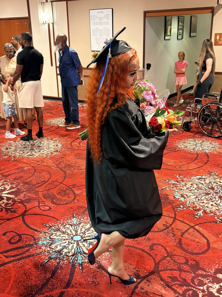 aikoamourr's tweet photo. Degree mommy thangyaaa 💐😆 I fg to post here https://t.co/m30NdLL2aU