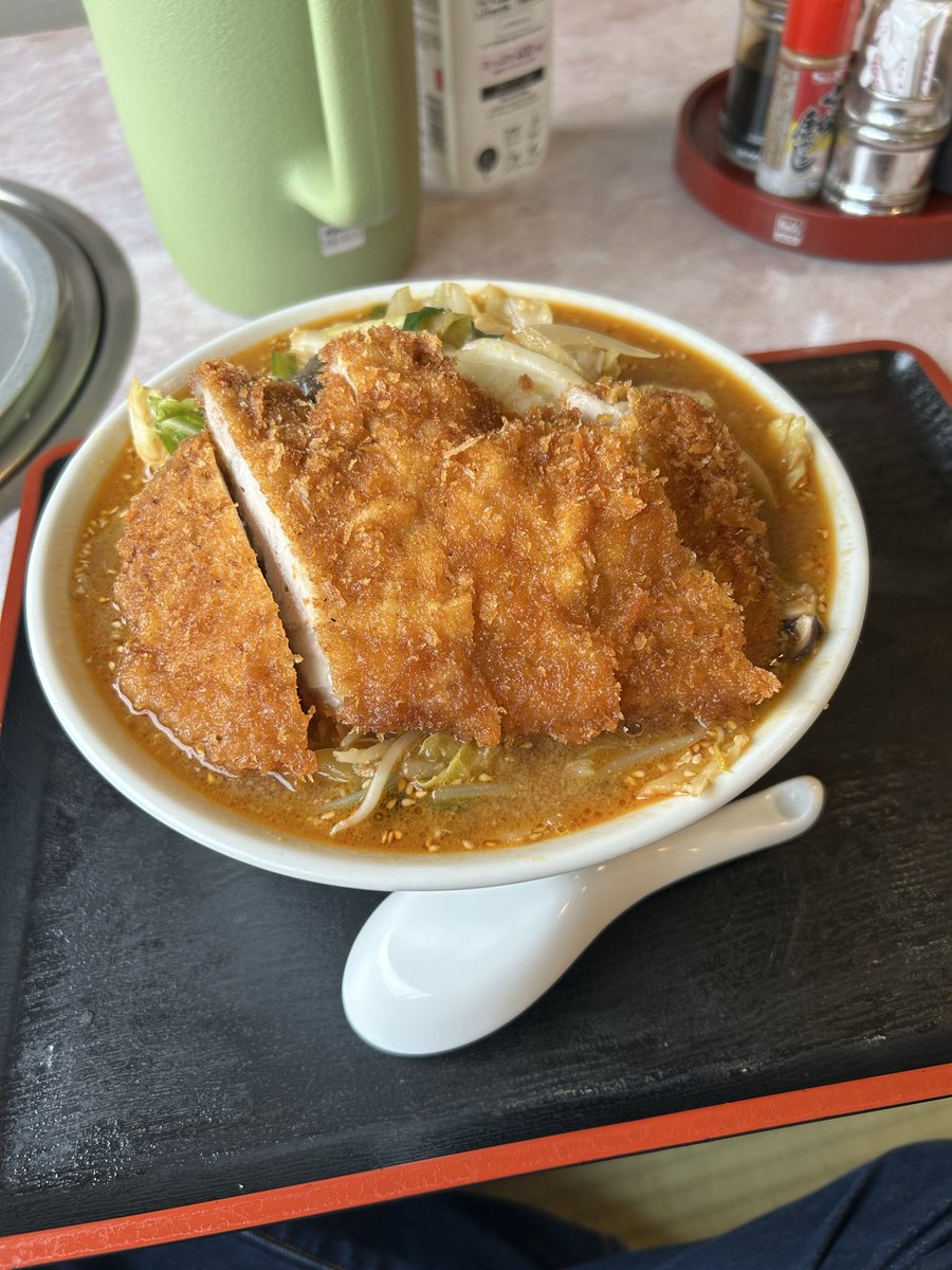 x2m_hm's tweet photo. 西会津の同気食堂さん
とんかつみそラーメン普通盛り

野菜の量がやばい😂甘く見てました😂😂
腹パン確定演出なので、大盛りにする人は自己責任でお願いいたします😍👊

完飲の印が私の勲章🎖️であります🫡🫡

ちょっと動けないので、そっとしといて下さい😤笑笑 https://t.co/AFhkmAMpph