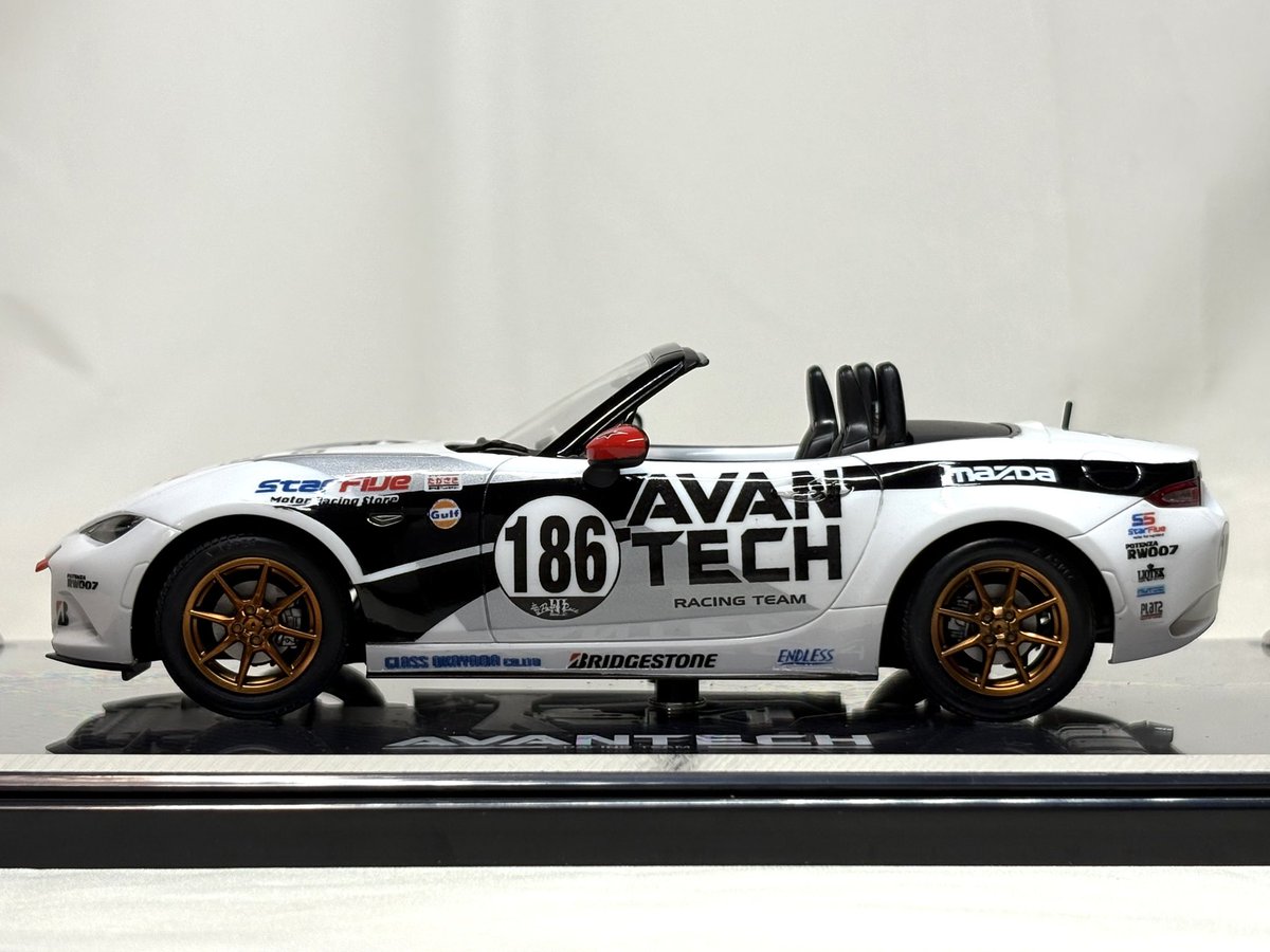 officem_model's tweet photo. 【製作作品】
AVANTECH ロードスター
ロードスター パーティレースⅢ
ジャパンツアーシリーズ2026

タミヤ1/24キットをベースに開幕戦のカラーリングを再現
今回は基本ノーマルですが、前後トーストラップを追加
AVANTECHカラーと自作ロゴもイイ感じに仕上がりました （´-`）

#officeMmodel https://t.co/LTEy4DVzJ4