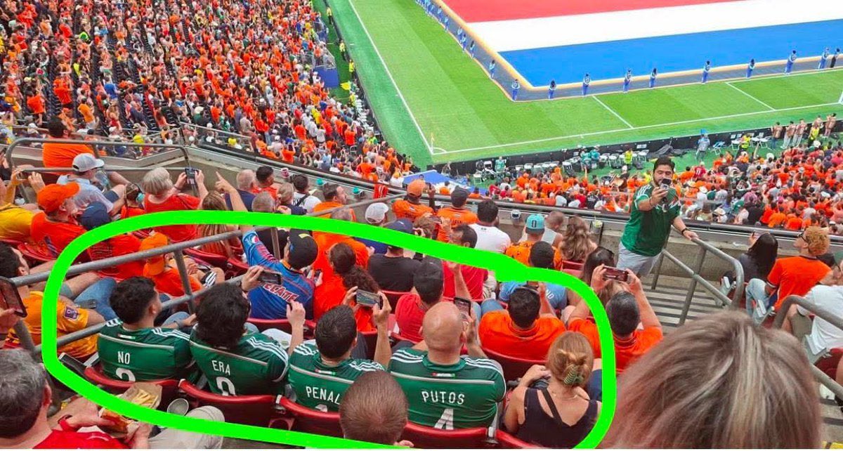 carlosmorisea's tweet photo. Hace 12 años lloramos y sufrimos con el “No era penal” contra Holanda. Sabíamos que algún día llegaría el momento de cobrar revancha.

Años después llegó un corrupto, narco y criminal que se viste de naranja, y que aprovechó la llegada de Holanda para intentar tapar la pobreza, convirtiéndose en el único mexicano que le iba a Holanda con tal de seguir alimentando su publicidad.

Hoy, mi Marruecos de toda la vida nos hizo disfrutar la derrota de los naranjas en la cara del corrupto naranja. Qué gozadera. Se le acabó el chistecito y estoy seguro de que en 2027 se le va a caer el teatro y va a terminar en la cárcel. Aunque, si lo quieren entambar de una vez, no me quejo.

Gracias por la alegría, Marruecos. En 2024 les dimos su primer repasón fosfofosfo; en 2027 les vamos a dar el último. Y lo mejor es que van terminar vestidos de naranja, pero en la cárcel.

Por cierto, tampoco ayuda mucho el wey loco naranja del norte.

Gracias por todo Mundial. Buenas noches.