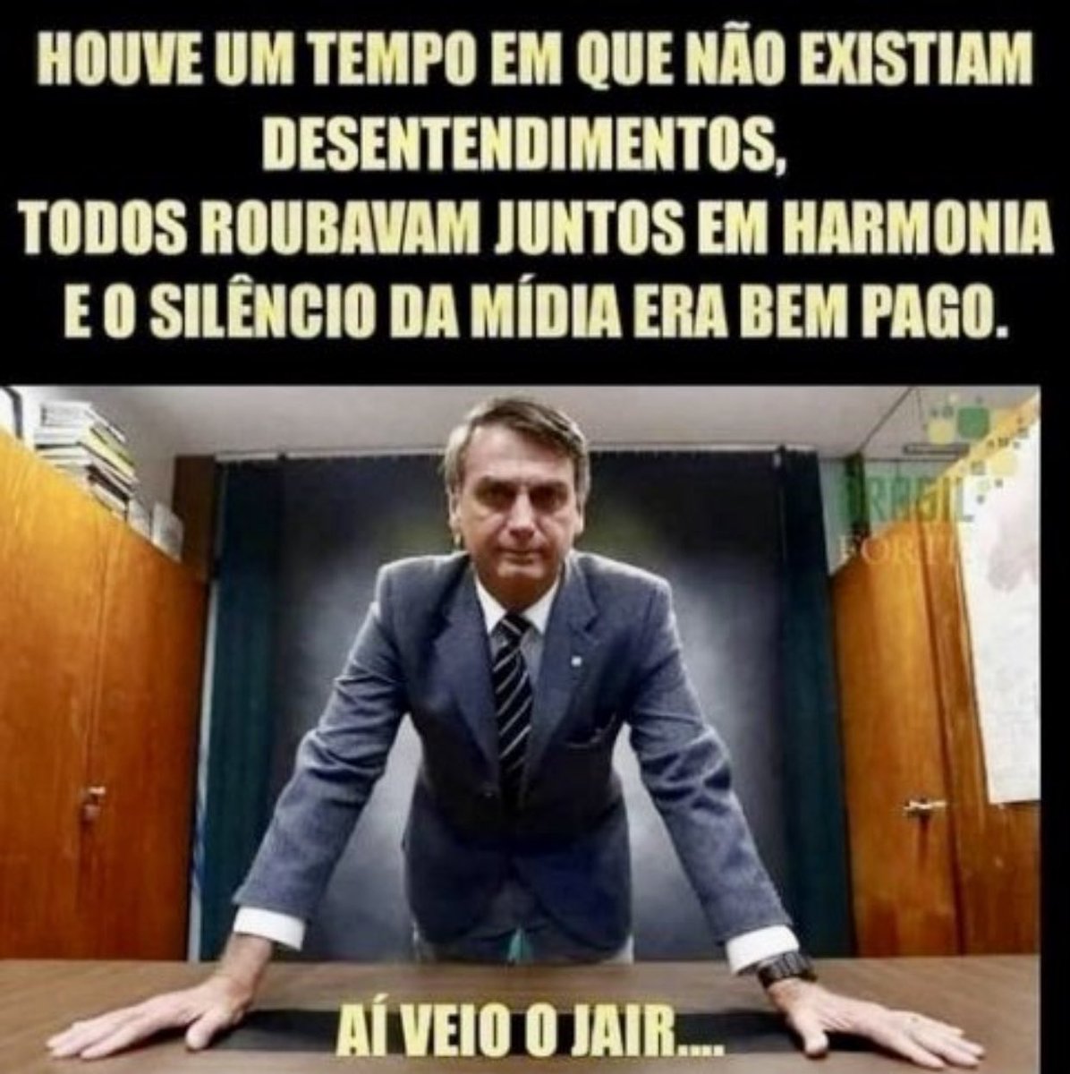 VARdoBRAZIL's tweet photo. @FabioAntifa @allandospanos Sei…TROUXA então é quem está do lado do cara preso SEM CRIME (crime inventado), PERSEGUIDO POR TODO SISTEMA CORRUPTO: mídias, políticos, empresários, banqueiros, traficantes, terroristas, falsos aliados, GENTE CANALHA (vc)!? 

Pq que será que ele é PERSEGUIDO!? PETISTA, CHORA 😘 https://t.co/7pvwo2V1OL