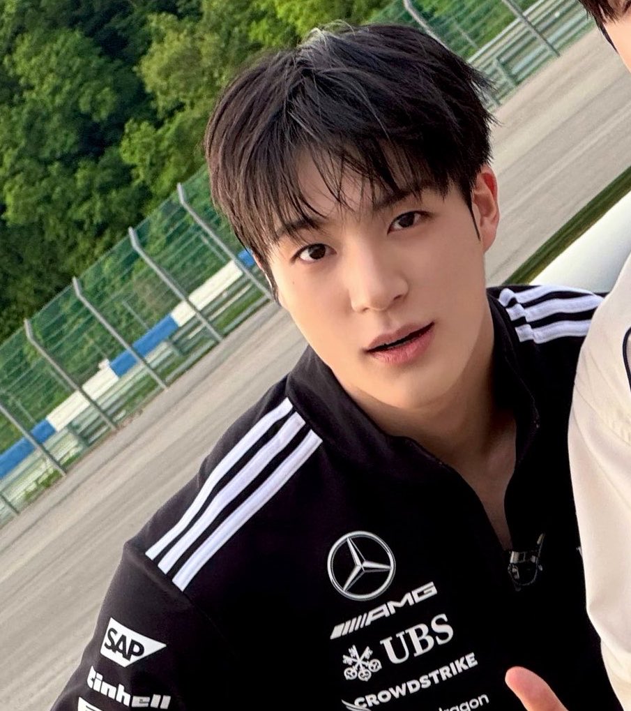 nevergiveupJN5's tweet photo. 진쨔 좋다 . . .
제누 F1 좋아해서 완전 물만난 물고기처럼
영상 내내 팔랑팔랑 꼬리흔들고있음 ㅜㅜ
너무 귀엽고 잘생겼어요 . . .(ㅠㅠ) https://t.co/REEcFrr1ZF