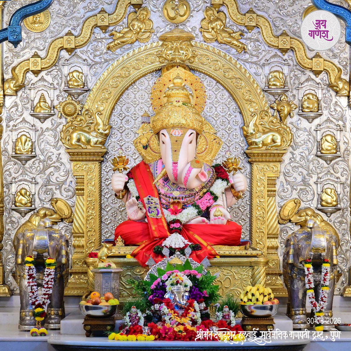 DagdushethG's tweet photo. 🌺 मंगळवारचे सजलेले बाप्पांचे सुंदर रूप🌺

https://t.co/CW7Tnb7MzJ

#shrimant #dagdushethhalwaiganpati
#shrimantmoraya
#shrimantdagdusheth
#dagdusheth #dagdushethganpati #pune #punekar https://t.co/AebPymzdP4