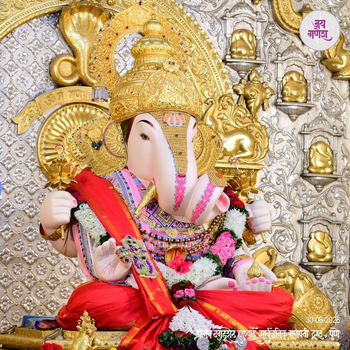 DagdushethG's tweet photo. 🌺 मंगळवारचे सजलेले बाप्पांचे सुंदर रूप🌺

https://t.co/CW7Tnb7MzJ

#shrimant #dagdushethhalwaiganpati
#shrimantmoraya
#shrimantdagdusheth
#dagdusheth #dagdushethganpati #pune #punekar https://t.co/AebPymzdP4
