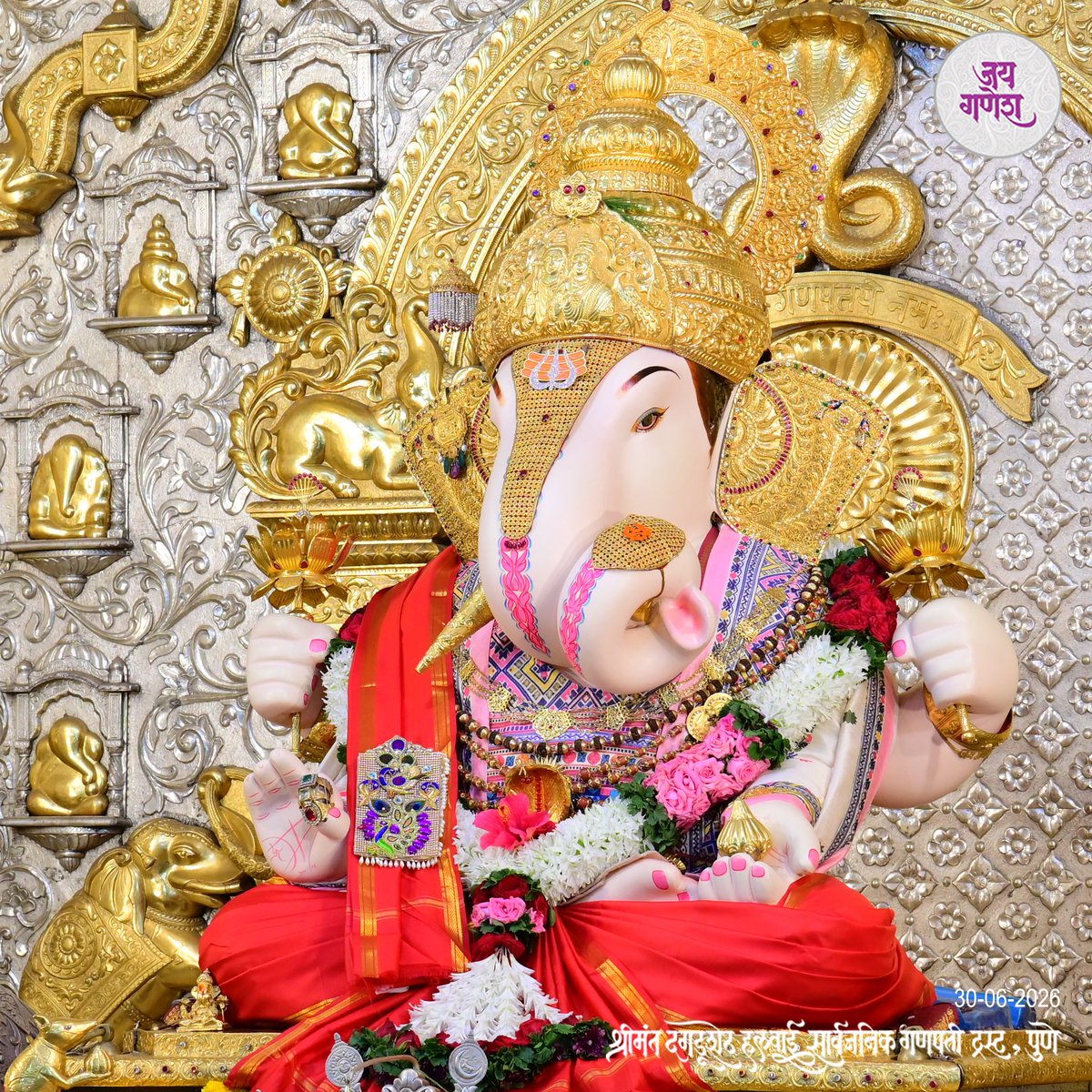 DagdushethG's tweet photo. 🌺 मंगळवारचे सजलेले बाप्पांचे सुंदर रूप🌺

https://t.co/CW7Tnb7MzJ

#shrimant #dagdushethhalwaiganpati
#shrimantmoraya
#shrimantdagdusheth
#dagdusheth #dagdushethganpati #pune #punekar https://t.co/AebPymzdP4