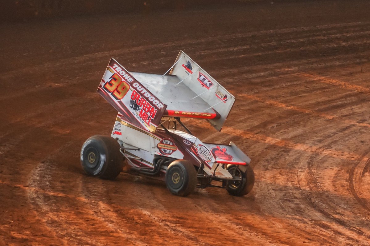 slidjobcentral's tweet photo. NEWS: JJ Loss and Trone Outdoor Motorsports are parting ways after tonight's misfortunes at Lincoln. At the time it is believed Loss initiated the parting.

According to multiple reports, Loss was seen carrying his seat into the parking lot and an inside source confirms the split https://t.co/6JC7G6klNw