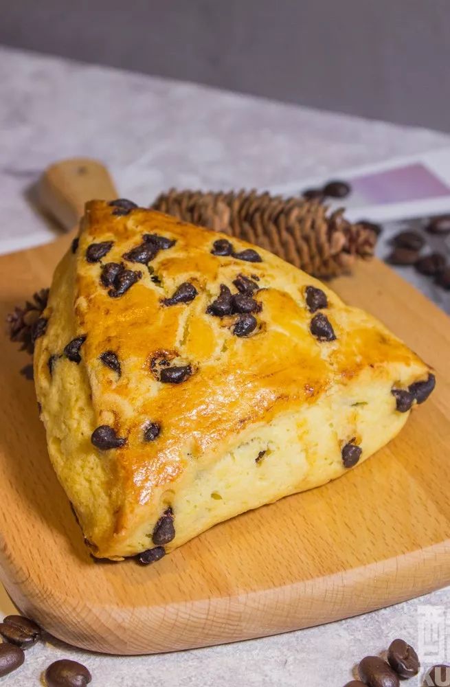 3GAh5kXYcAYZ64W's tweet photo. Took a 10-minute break to bite into this warm matcha scone—crispy edges, soft center, and that fresh matcha kick = perfect midday reset. https://t.co/3FrLyjydrz
