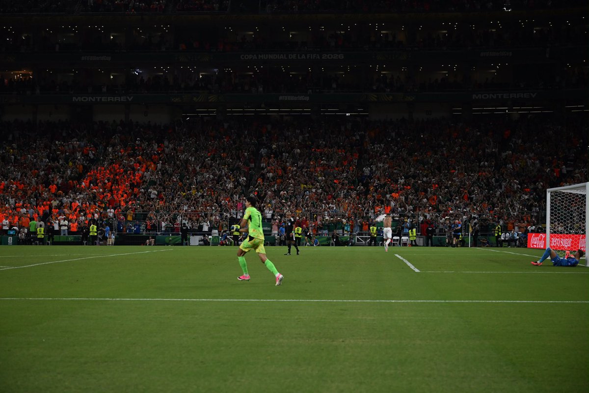 DameBolaTrece's tweet photo. EL MOMENTO DE GLORIA 🇲🇦🔥

Así fue el momento en el que Marruecos clasificó a octavos de final. Saibari saboreó la gloria mundial. ⚽️

GALERÍA 📸📸📸
📷Emiliano Iturbe 

#marruecos #copadelmundo #marocco🇲🇦 https://t.co/4yW8h3gRIM