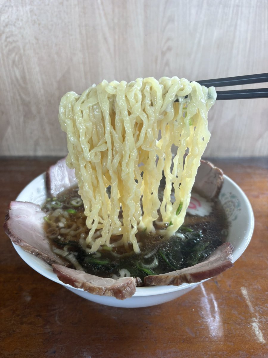 pun_saku's tweet photo. 2026年6月30日

#手打中華たきざわ さん

・やわチャーメン

12時に約束あったけど14時に変更😑

待ってる間、某🍜ブログ見てたらムクムクとそのラーメン食べたくなり空き時間に4年ぶりに訪麺🍜🥰

普通のチャーシュー麺よりこっちのが好きかも😍

お母さんと少しおしゃべり🥰
ご馳走様でした🙏😋 https://t.co/hA8vjraTDO