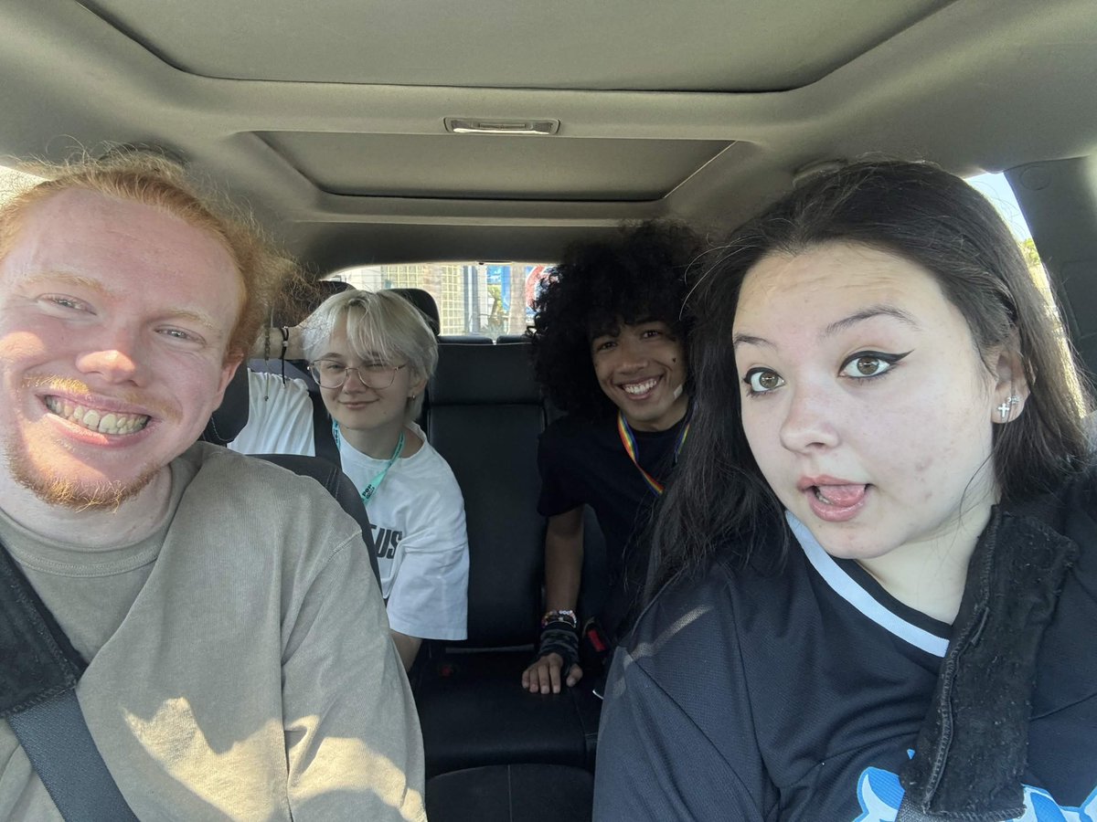 Liam1saginger's tweet photo. Vidcon 26 was gen the most fun I've had on a trip, and it was all because of these guys! Ty to everyone that I met for making this experience awesome.

Most importantly, ty to BRNX for being the best group ever, yall are gen family and I love you guys so much. 🧡See ya in 27! https://t.co/mmHHkUs02i