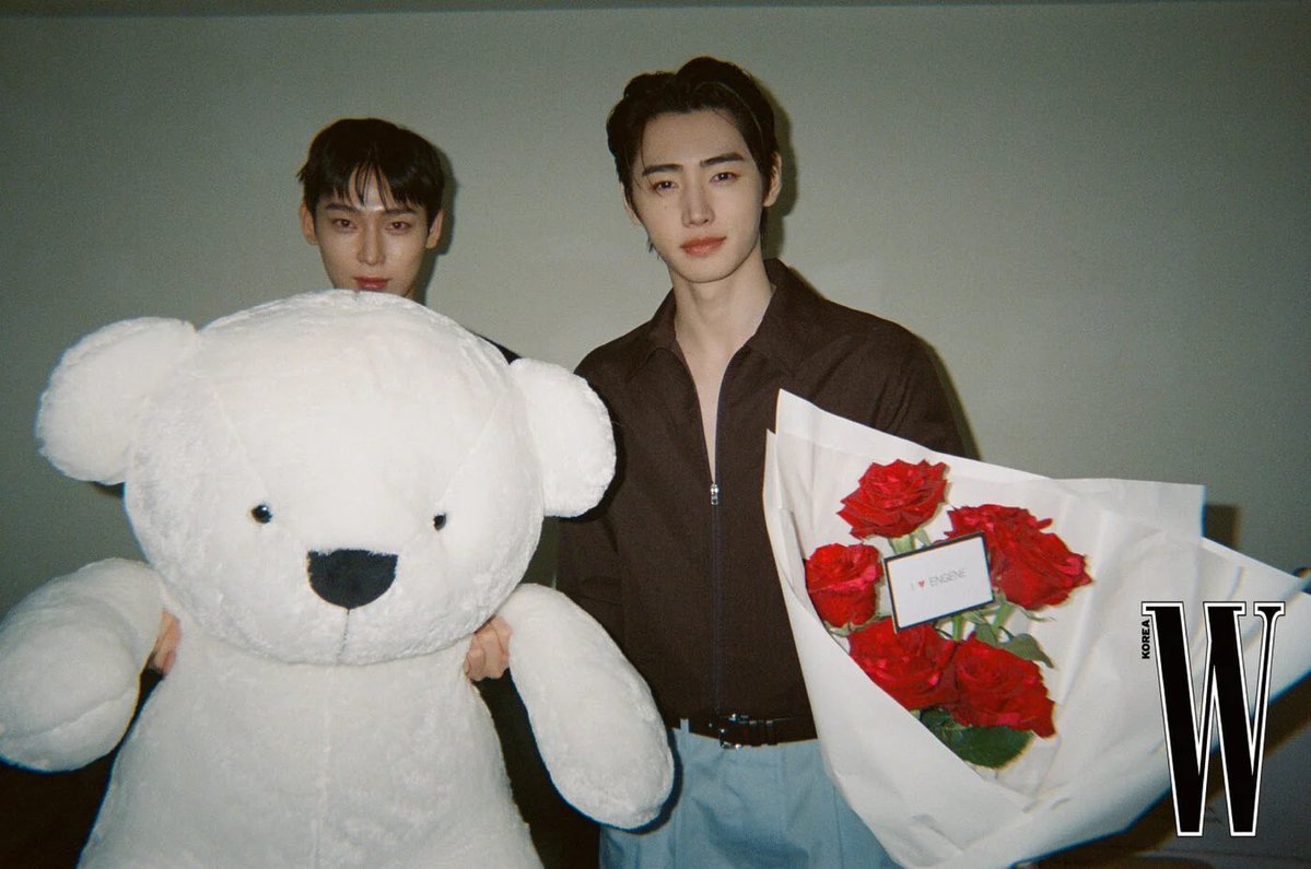 my1hoon's tweet photo. 🐧to 🦊: i tease you a lot usually, but it's all out of affection. going forward i'll try to tease you a little less eheh 
🦊to🐧: sunghoonie hyung, let’s live positively 

sunghoon no you won’t https://t.co/waVjr9x651
