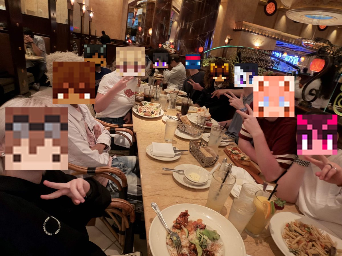 Liam1saginger's tweet photo. Vidcon 26 was gen the most fun I've had on a trip, and it was all because of these guys! Ty to everyone that I met for making this experience awesome.

Most importantly, ty to BRNX for being the best group ever, yall are gen family and I love you guys so much. 🧡See ya in 27! https://t.co/mmHHkUs02i