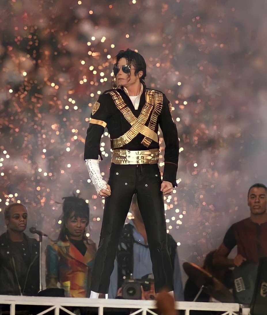 chillwingz's tweet photo. bro really hit the MJ pose https://t.co/TTcG4lbuaG