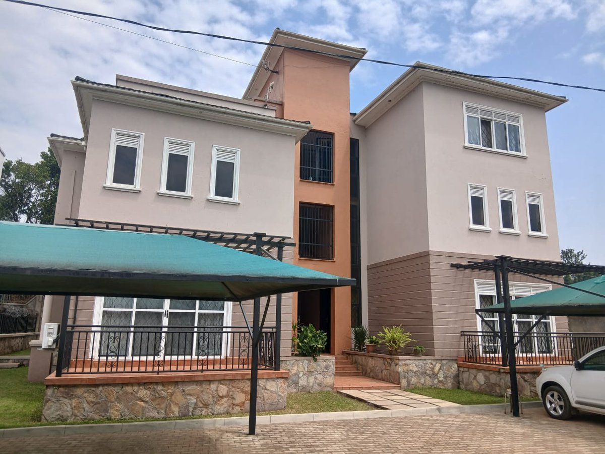 legendhomes's tweet photo. @AllanSseky INVESTMENT PROPERTY IN ENTEBBE SELLING 850K USD

More Than 12  Bedrooms 
Multiple units
Gated Compound
Ample Parking
24 Decimals
High Income

Making 7,500 USD Monthly.

Check @legendhomes https://t.co/kz7mazaJ36
