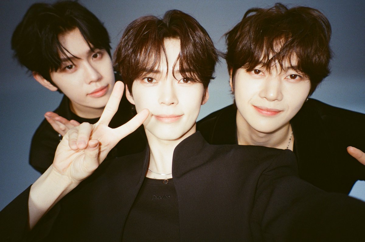 M2MPD's tweet photo. 필름카메라로 기록한 6월의 추억📸 7월에도 쭈욱 엠투와 함께해요❣ #6월의엠투 #M2film #SC_ORIGINAL #릴레이댄스 #ZEROBASEONE #제로베이스원 @ZB1_official https://t.co/Ut8PEj5tmk