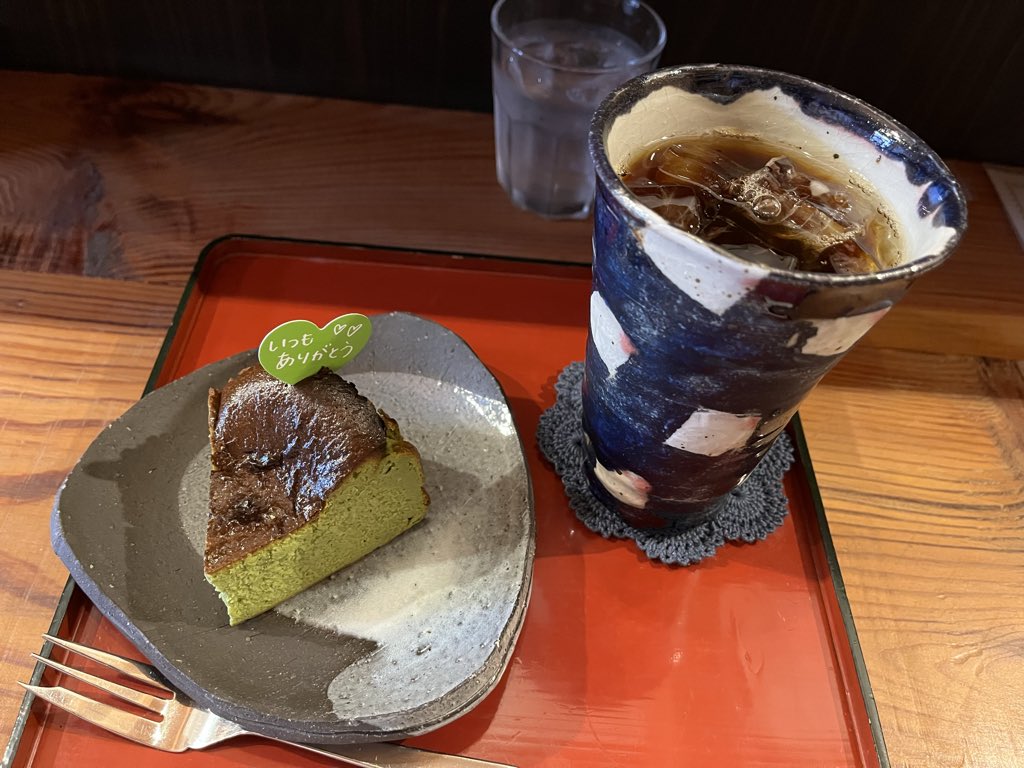 8282y_82's tweet photo. 抹茶チーズケーキ&amp;アイスコーヒーいただきながらオーナーと相談🎶私が求めてた古民家🎶7月末からセッション始める〜😆👋前にやってたエネルギー引っ張らず今からスタートしよう✨ https://t.co/dnImmN4f31
