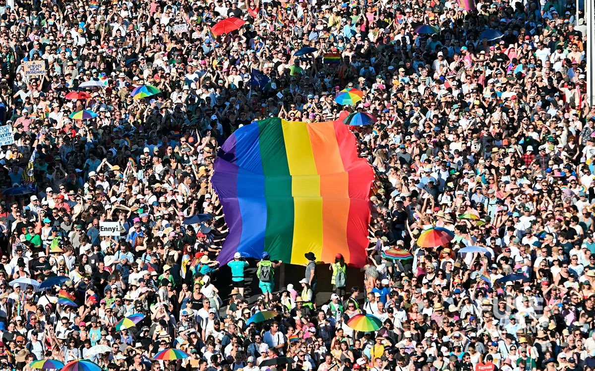 FuseMagazine's tweet photo. Budapest Pride returned to the streets in a big way, with tens of thousands marching after years of pressure and a government ban. Rainbow flags, packed streets and a major moment for queer visibility in Hungary.

https://t.co/6KRsJZ6eWX

#lgbtiq #pride #fusemagazine https://t.co/sE5uGGiIMM
