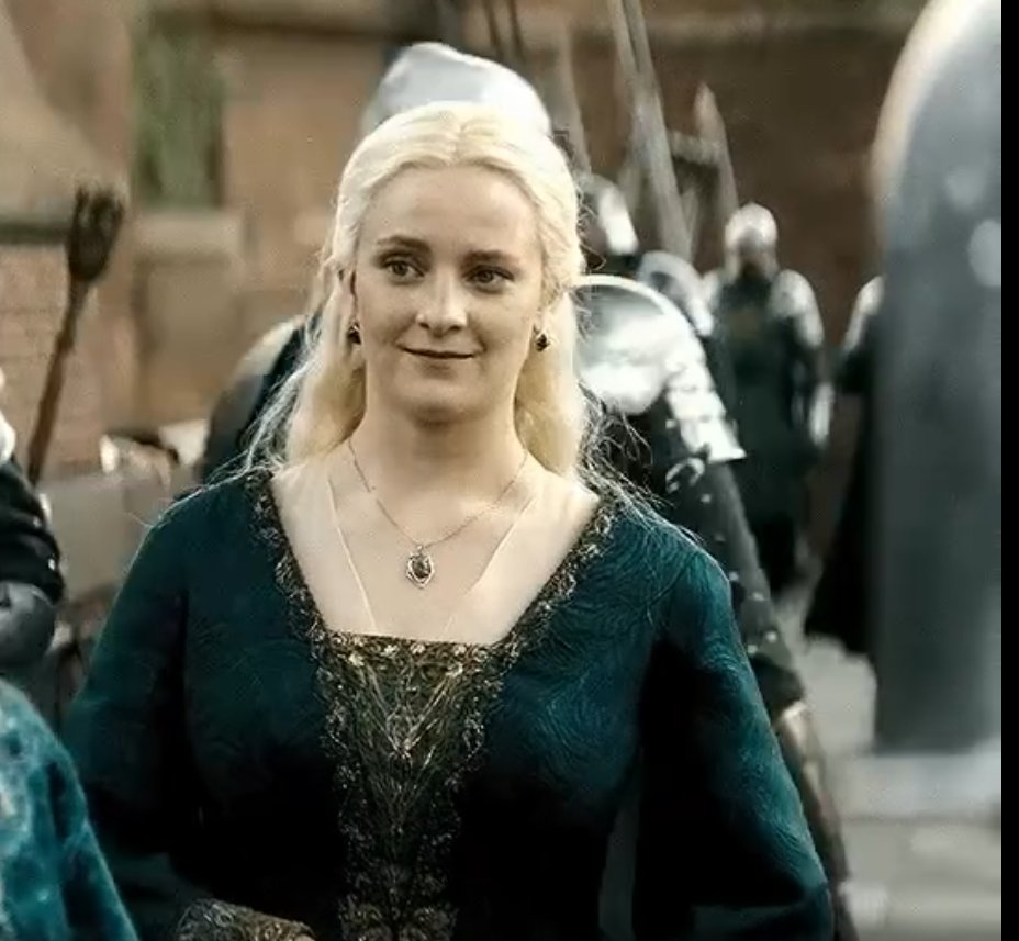 OmoAlade005's tweet photo. THAT LITTLE SMILE SHE GAVE— she was so proud of herself for giving a command

Can we just let our sweet baby Helaena raise some chickens somewhere and leave her out of it??? https://t.co/DuuNqscmYj