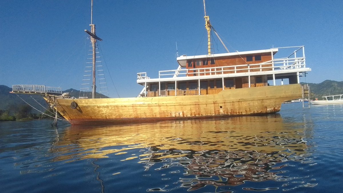 zeronamaku's tweet photo. Jual kapal pinisi lombok 

tahun pembuatan 2020

126 GT 

Surat-surat lengkap 

Buka harga 5M 

Contact Person : +62 812-9468-3133 (martin) https://t.co/3qNCvQBhTx
