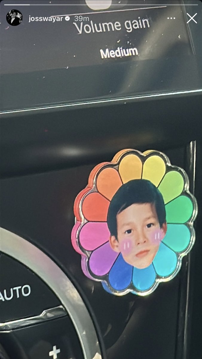 hyunnebunnie's tweet photo. FINALLY TEKA TEKI JOSS PERGI PAKE MOBIL SIAPA WAKTU ITU BISA TERPECAHKAN HARI INI😭😭

Ternyata pake mobil mamaknya Gawin😭
WOYY NGEDATE PAKE MOBIL PUNYA ORANG TUA TUH MAKSUDNYA APA YA BANG😭😭

#JossGawin #จอสกวิน https://t.co/QnFXLR4D8C