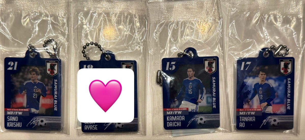 oxsioon's tweet photo. だれでもアクリルチャームDX サッカー日本代表ver. ガチャ ガチャガチャ 交換

譲：南野×2 久保×2 佐野 鎌田 田中

求：中村 または 買取(定価＋送料)

郵送希望です。お心当たりある方いましたらリプまたはDMまでお願いいたします🙇‍♀️ https://t.co/ex9ecjHqqD