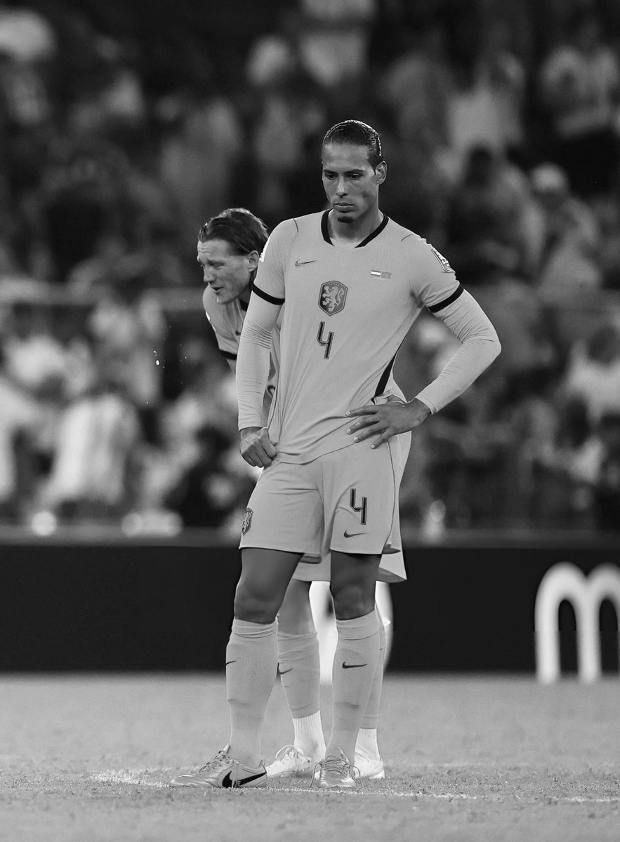j7ws_'s tweet photo. للفرحِ أهلٌ ، ولسنا أهلُهُ أبدًا
نحنُ الظّلامُ الّذي مازارهُ قمرُ https://t.co/8z6w1G3kyq