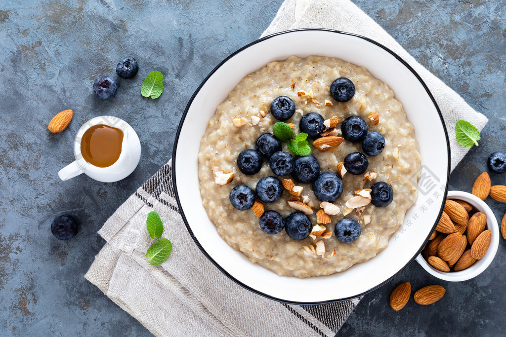 Aan29444667's tweet photo. Just finished a quick and cozy oatmeal bowl with fresh blueberries and a drizzle of honey — perfect fuel for a busy morning! https://t.co/2Vti2JOsAm