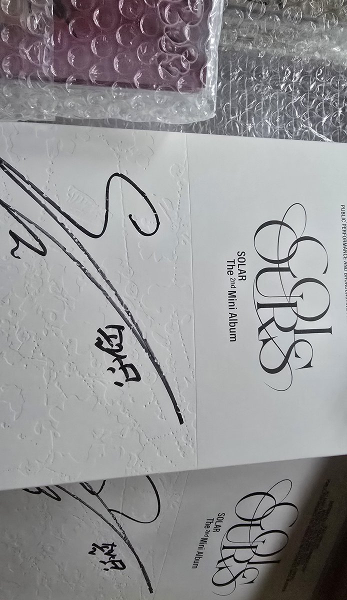 byulyonginhwa's tweet photo. WTS FS 
[SRP LB Prem +1 free Solar Signed Colours Album] still available (kasi traded lang yung isang VIP)

 Mamamoo 4ward in manila

1 Lower Box Premium - Section 216 Row 5 (view close to the stage❗)

for sale SRP 👀
can do installment

ready for transfer or meetup https://t.co/hTuQDxcSxO