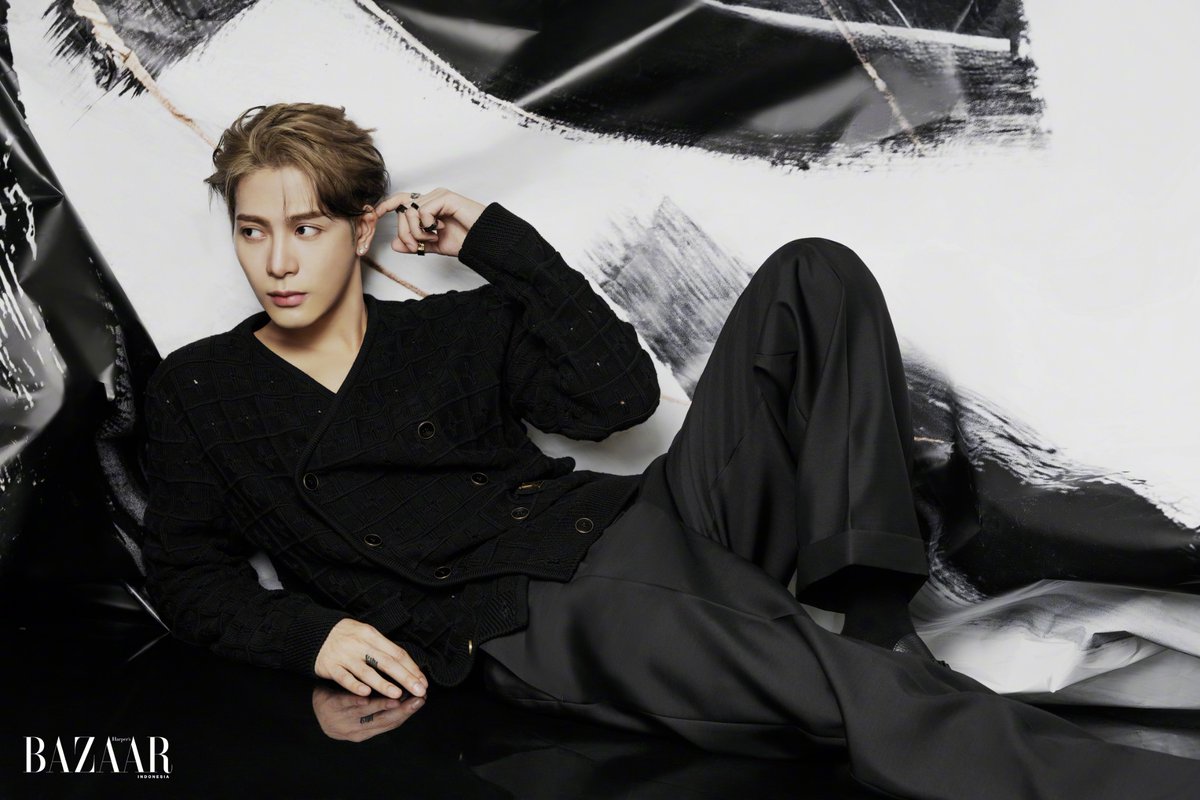 zmin60091's tweet photo. A fusion of oriental charm and western haute couture aesthetics. 
😊#LVMenSS27 #LouisVuitton #JacksonWang https://t.co/OoUZAmkLAU