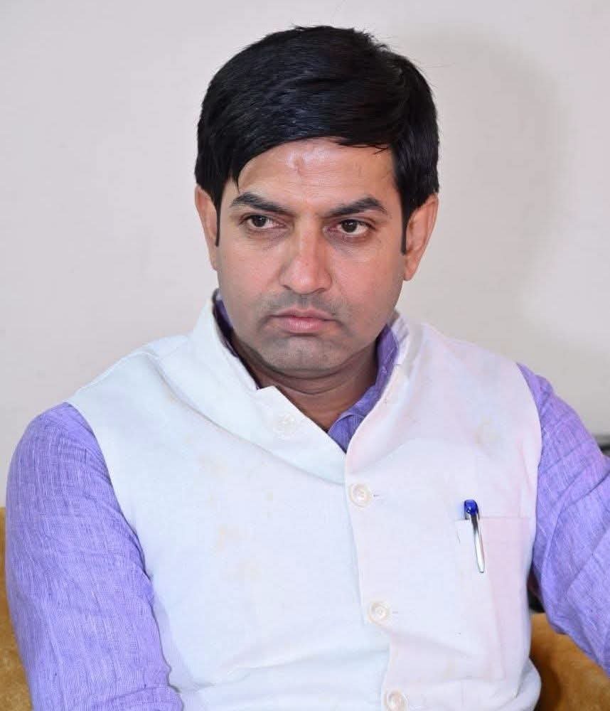 VasudevDevnani's tweet photo. बगरू विधानसभा क्षेत्र से विधायक डॉ. कैलाश वर्मा जी जी को जन्मदिवस की हार्दिक बधाई एवं शुभकामनाएं।

ईश्वर से आपके उत्तम स्वास्थ्य एवं सुदीर्घ जीवन की कामना करता हूं।

@KailashvermaBJP https://t.co/hJdPM6sT3W