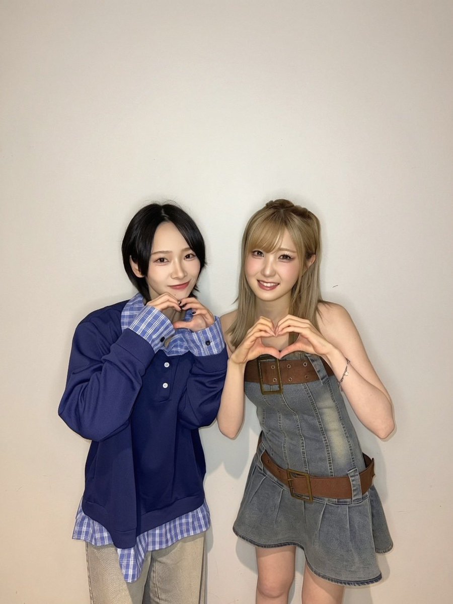 HitomiBR's tweet photo. [📷] Atualização da Kohina (AKB48) com a Hitomi via twitter.

#HITOMI #히토미 #SAYMYNAME #세이마이네임 https://t.co/IZhYVchynH