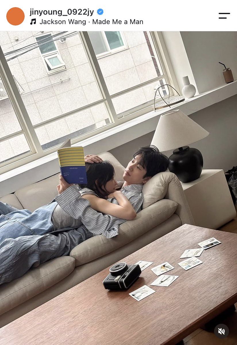yeontaeseo's tweet photo. how she posted him                how he posted her https://t.co/kz2fsVVKRV