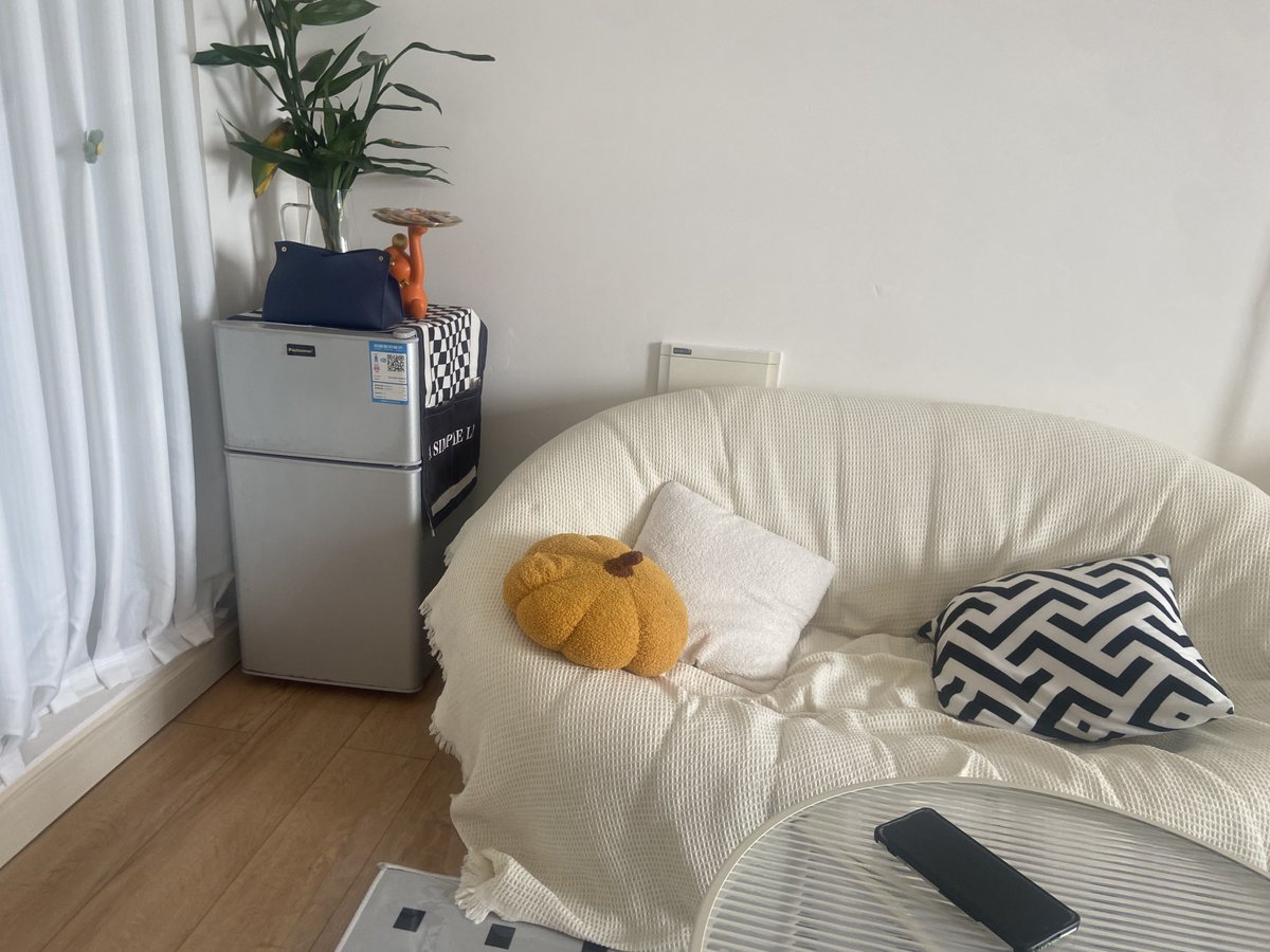 yngsimens's tweet photo. Small daily wins build big health gains! Drink 8 cups of water, move for 10 mins, and take 5 deep breaths today.  #HealthTips https://t.co/N568BhjFKr