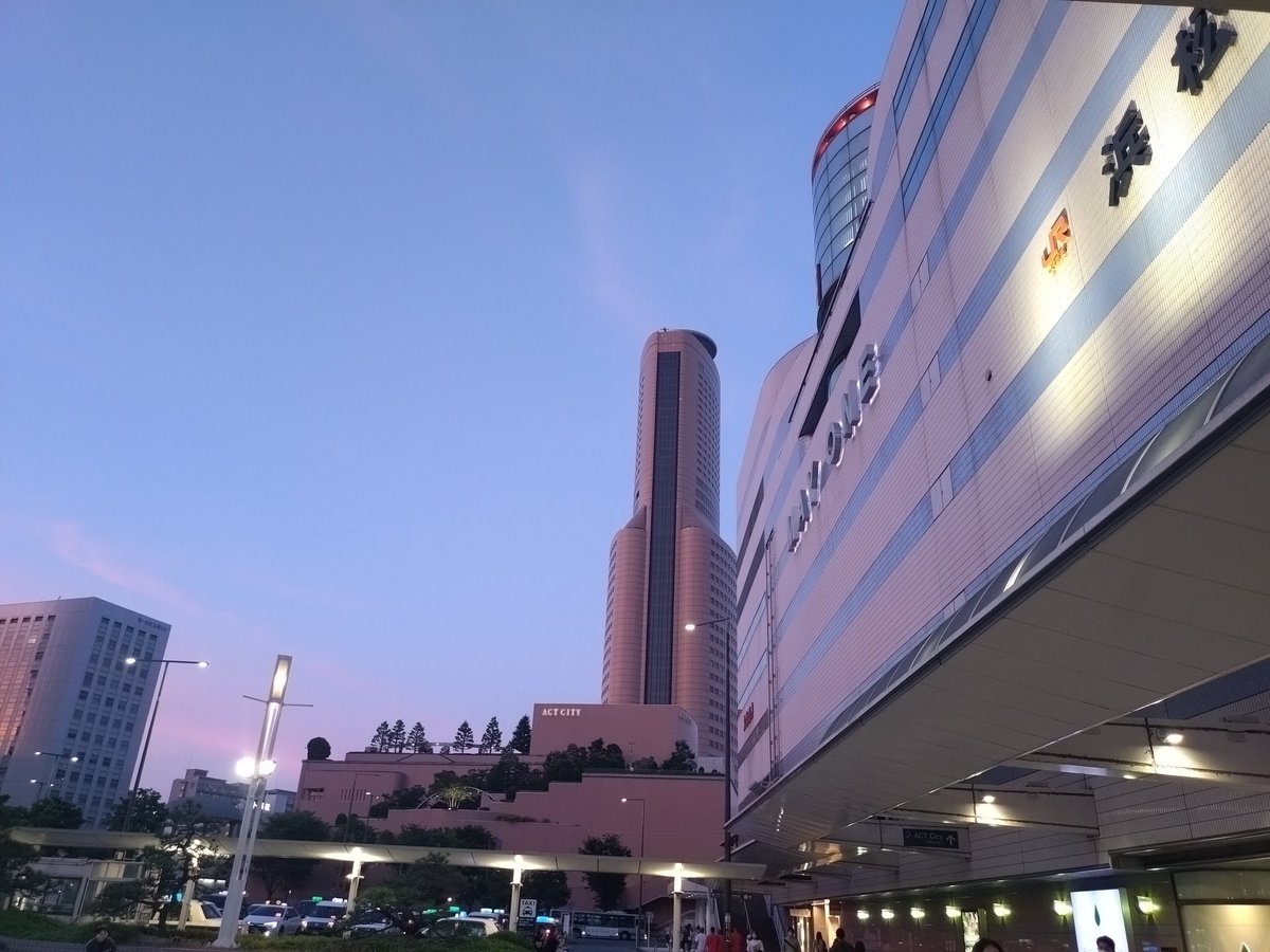 utorch_shizuoka's tweet photo. こんにちは！
気がつけば静岡公演まで残り19日です🫨

先日は浜松で広報活動を行いました！
様々な団体で挟み込みや宣伝を温かく受け入れていただき感謝の念に堪えません🙇

東大オケでは本番に向けて練習に一層熱が入っています💪
ぜひ7/19アクトシティへ演奏を聴きにきてください！ https://t.co/a4HhG5YjAN