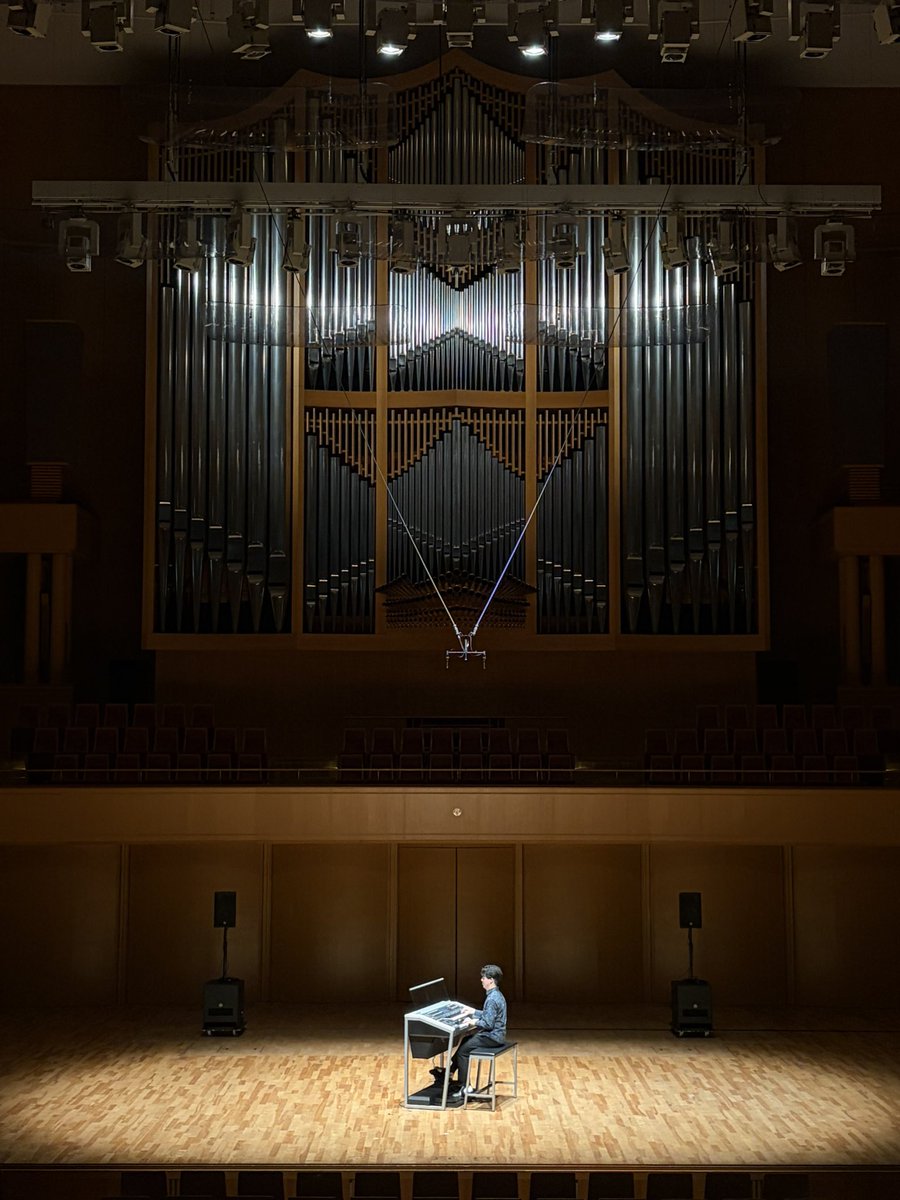 AGFGDFDFG_FECDC's tweet photo. 名古屋音楽大学、第48回定期演奏会、無事に終演しました♪
パイプオルガンが聳え立つコンサートホールで自分の音楽が鳴り響いてて…最高に気持ちよく演奏できました♪
お越しいただいた皆様、ありがとうございました！✨
#名古屋音楽大学　#エレクトーン
#電子オルガン https://t.co/nebDycoQoa