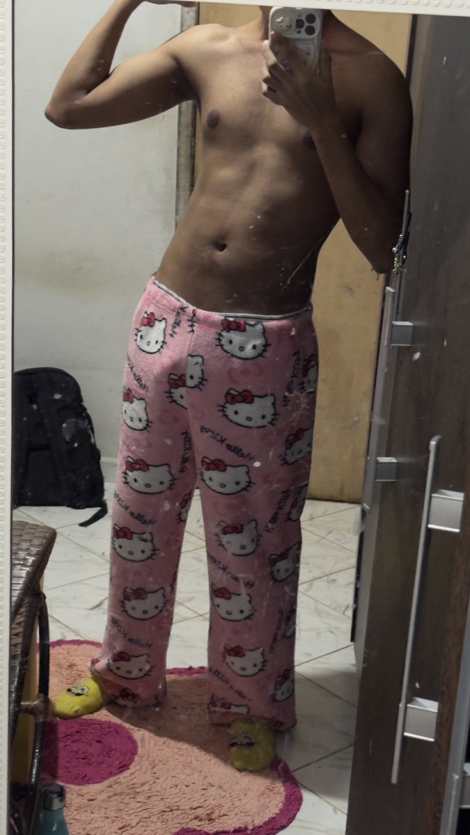 kvynhox's tweet photo. espelho gozado https://t.co/WooDVHvUE5