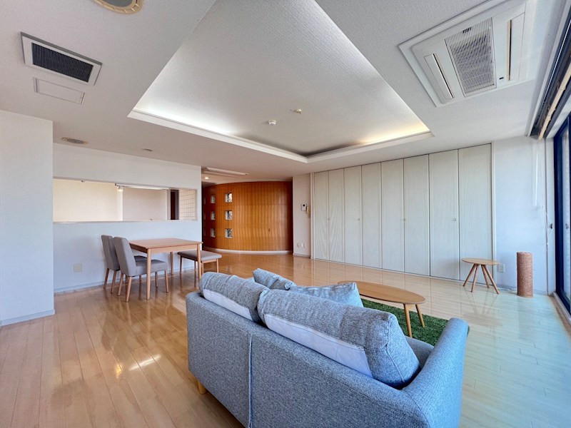 flatagency's tweet photo. 【#京都のお部屋探し】
北区のデザイナーズ物件🏠✨
ファミリー向けの2LDKのお部屋が空いています！

周辺は閑静な住宅街で、近くに大宮交通公園があります🌿
お子様との暮らしにも◎
スーパーなども多数あり暮らしやすいエリアです。

詳細↓
https://t.co/yPn7jG81K4
#京都賃貸 #京都移住 #京都転勤 https://t.co/d4rfdMFtUB