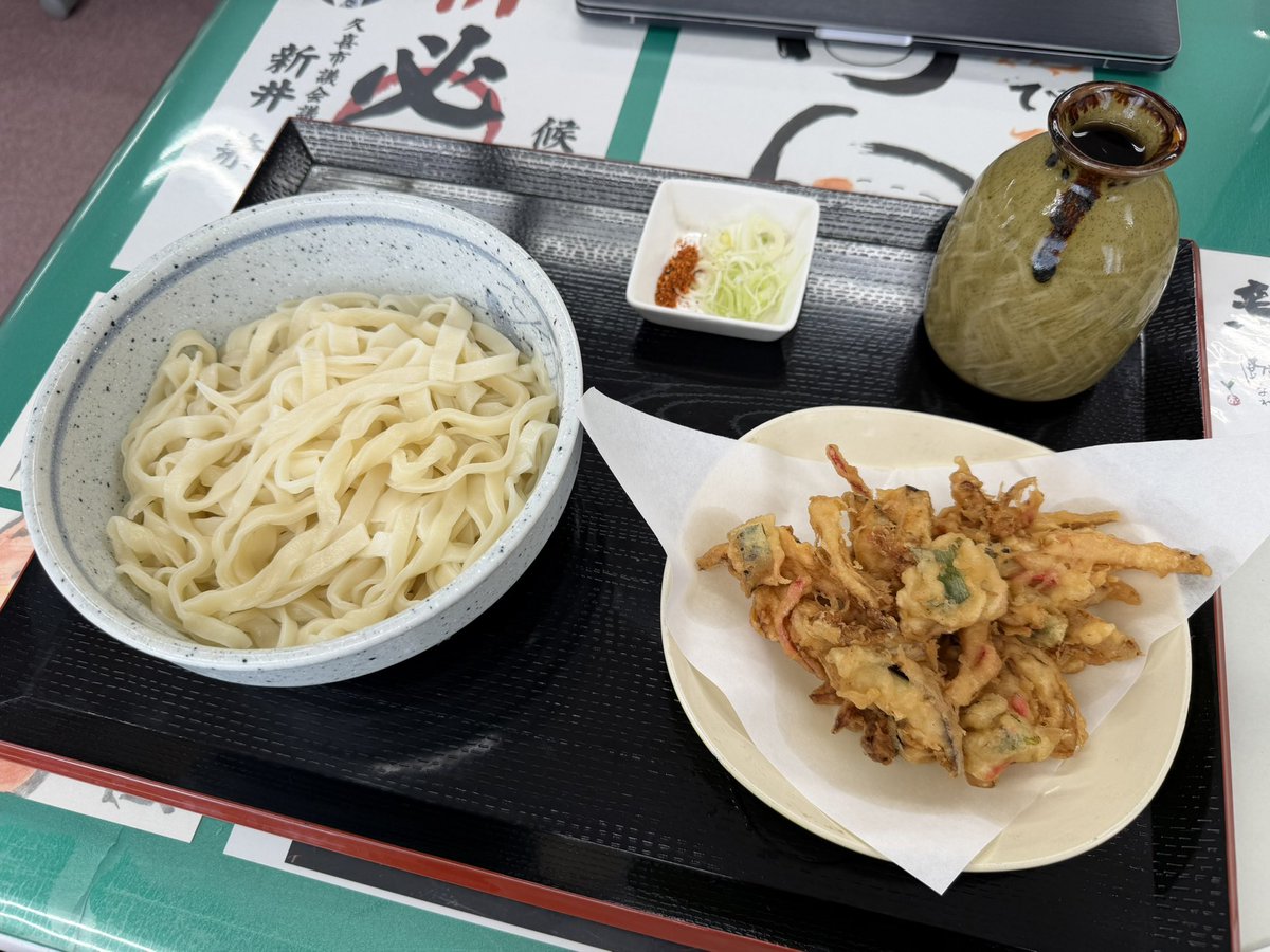 araiken's tweet photo. 【6/24 本日の議会メシ】

ぶっかけうどん(かき揚げ1枚)  640円

大変美味しゅうございました♪

○ たまや
久喜市本町5-6-31

一般質問に7人が登壇

https://t.co/GkF1L1gr5J

#lunch #ランチ #グルメ #久喜市 #久喜 #菖蒲 #栗橋 #鷲宮 #議会 #議会メシ https://t.co/xMyUyu329p