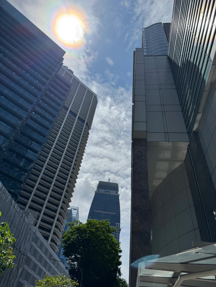 nova1van78's tweet photo. Wow the sun is so intense today I'm literally melting lol ☀️😅 https://t.co/5XKhjYEz88